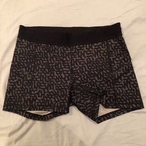 Lululemon Pattern Shorts with Pockets Size 10